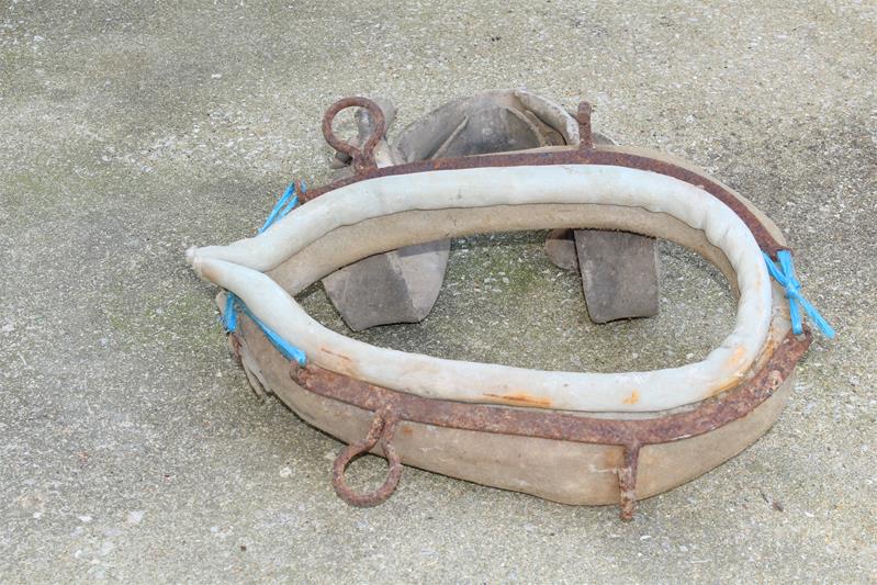 <span><p>Cinta para colocar � volta do pesco�o do burro</p></span>