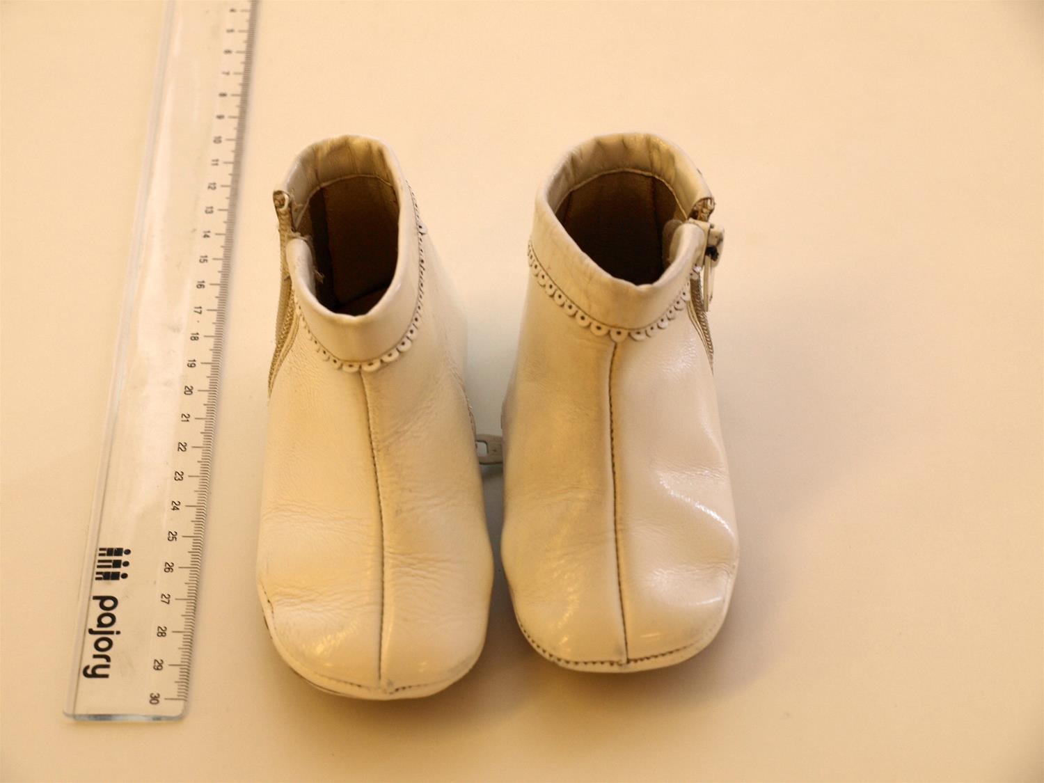 <span><p>Sapatos de crian�a</p></span>