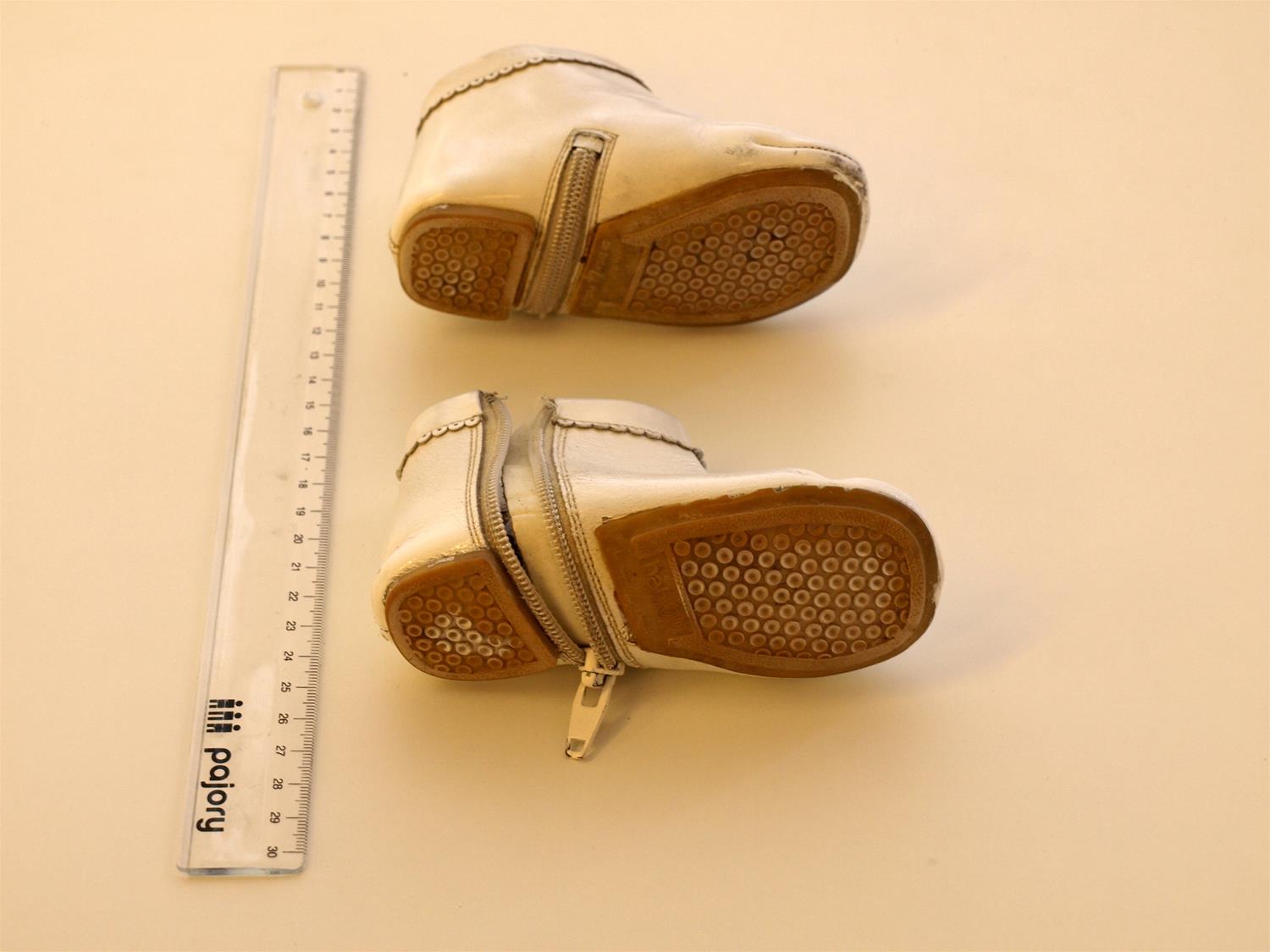 <span><p>Sapatos de crian�a</p></span>