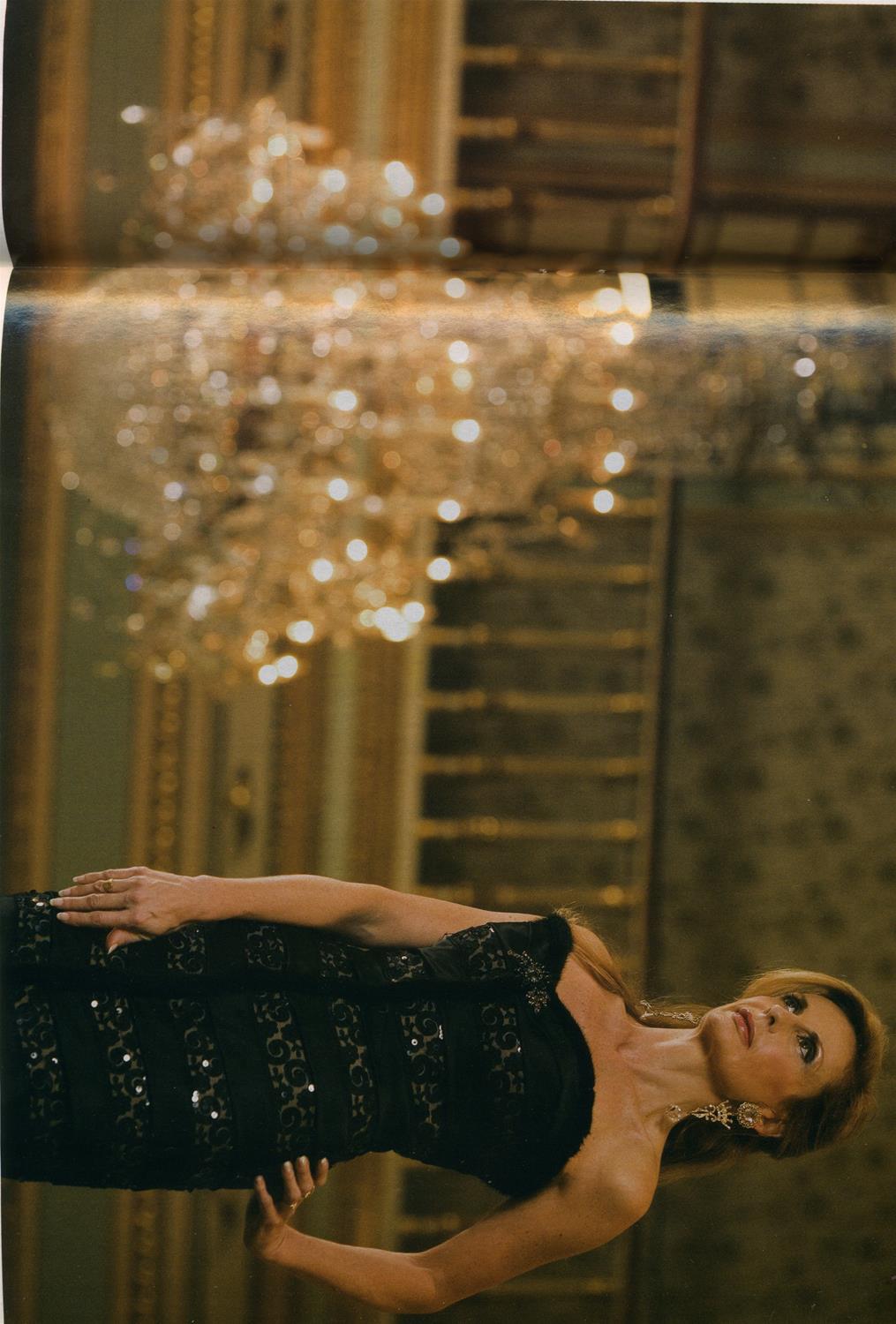 <span><p>Reportagem de Maria Teresa d❜Arriaga de Tavares Vald�z de Magalh�es com as filhas no Teatro Nacional de S�o Carlos, na Revista Caras (2008)</p></span>