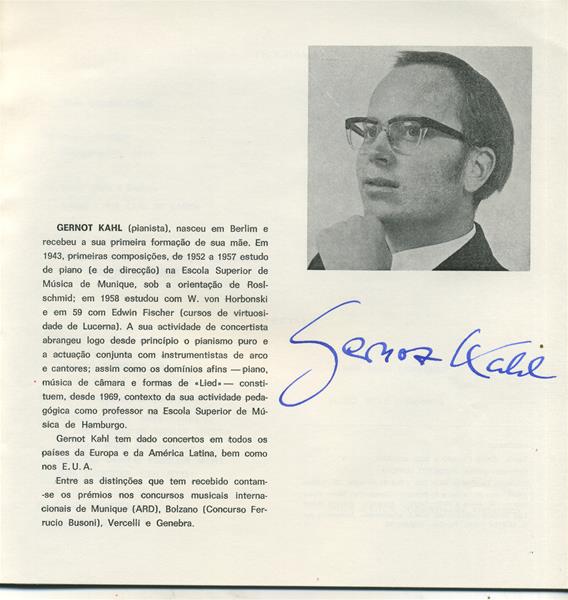 <span><p>Programa de recital no TNSC, 21 janeiro 1975, e no TNSJ, 23 janeiro 1975, com aut�grafo.</p></span>