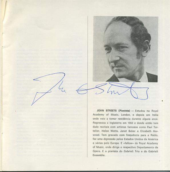 <span><p>Programa de recital no TNSC, 14 fevereiro 1975, com aut�grafos de John Streets e Elizabeth Harwood.</p></span>