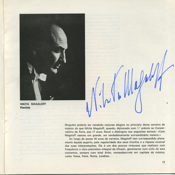 <span><p>Programa de concerto coral sinf�nico, no TNSC a 22 de abril de 1976, com aut�grafos de Nikita Mafaloff e Manuel Ivo Cruz.</p></span>