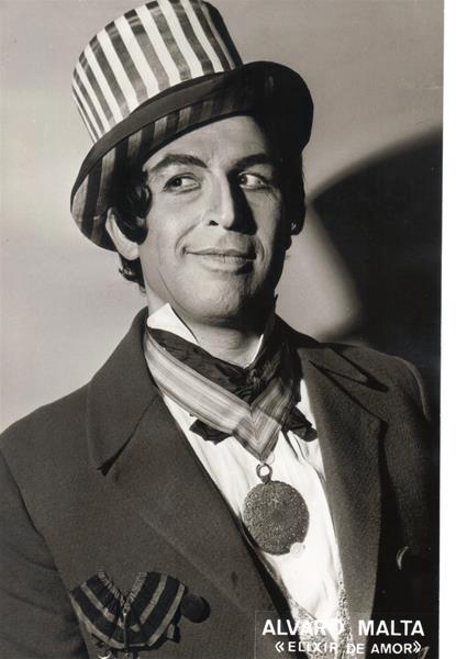 <span><p>�lvaro Malta em "O Elixir do Amor</p></span>