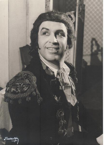 <span><p>�lvaro Malta rem "As Bodas de F�garo"</p></span>