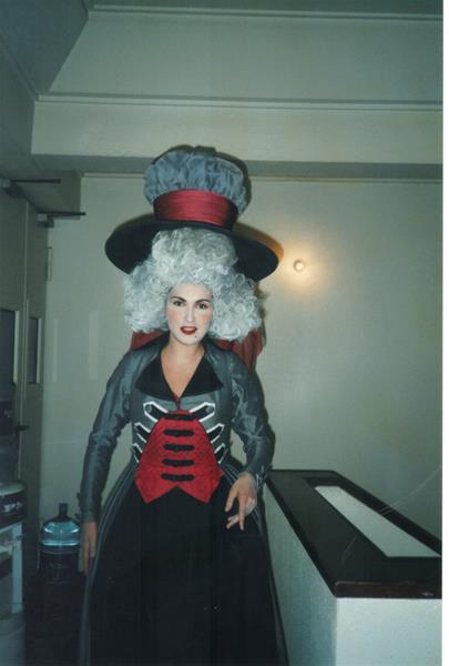 <span><p>Cantora nos bastidores</p></span>