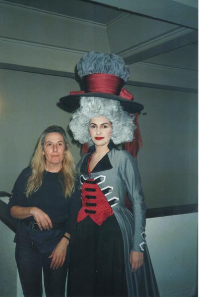 <span><p>Maria de F�tima com cantora nos bastidores</p></span>