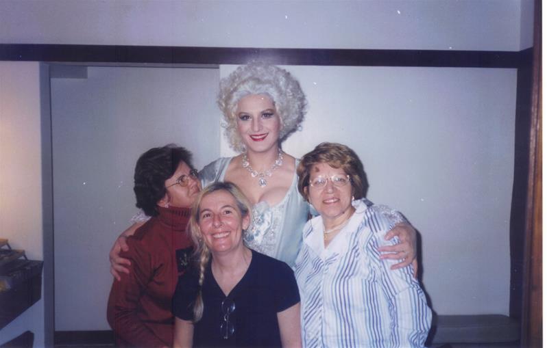 <span><p>Maria de F�tima com cantora nos bastidores</p></span>