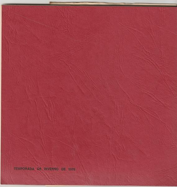 <span><p>Programas de sala da grande produ��o “Der Ring des Nibelungen ? Das Rheingold / O anel do Nibelungo ? O ouro do Reno”, que corresponde ao pr�logo. Inclui um bilhete da r�cita de 7 de mar�o de 1976 no TNSC para plateia (fila C, n.�10) ? 16h (matin� de domingo) e duas folhas de papel impresso a preto e branco alusivas ao Ciclo de Confer�ncias sobre Wagner e a Tetralogia de 26 de fevereiro a 2 de abril no TNSC.</p></span>