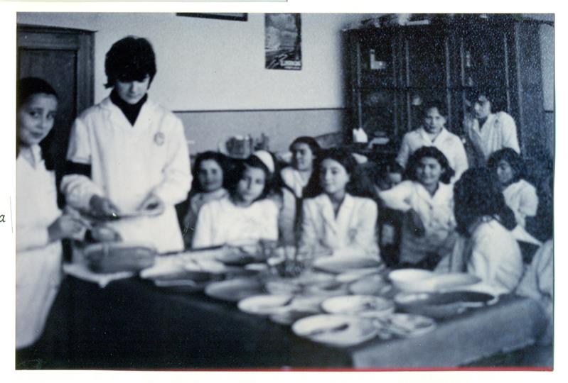 <span><p>Alunas e professoras da Escola Marquesa de Alorna</p></span>