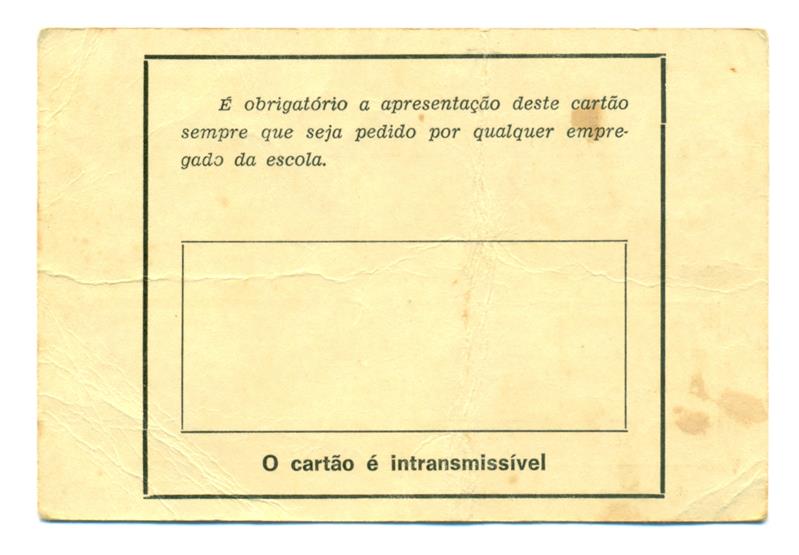 <span><p>Bilhete de identidade de aluno da Escola Preparat�ria Marquesa de Alorna da aluna Maria de Lurdes Rosa, sem fotografia. Na frente do bilhete de identidade, � poss�vel ler o nome da aluna Maria de Lurdes P. Rosa, o nome da Escola Preparat�ria Marquesa de Alorna e o carimbo da mesma, e tamb�m o ano lectivo que data este bilhete de 1975/76. O n�mero da aluna era 765, do 1.�11 (correspondia ao 5.� ano hoje). Verso com texto impresso.</p></span>