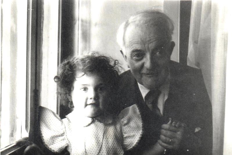 <span><p>Helo�sa Cid com o Tio Av�</p></span>