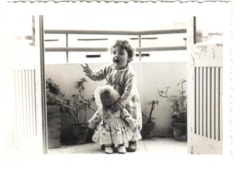 <span><p>Helo�sa Cid com a boneca Mimi</p></span>