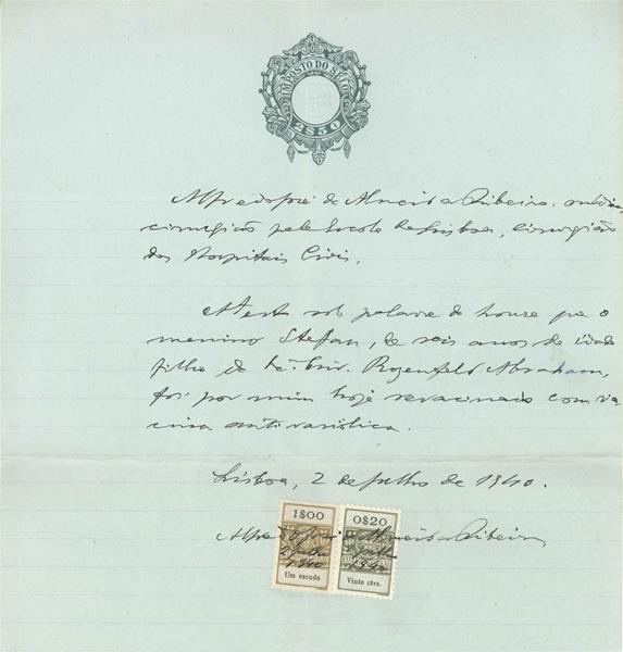 <span><p>Tr�s certificados das condi��es m�dicas de Stefan, Eugenia e Abraham Rozenfeld, atribu�dos pelo m�dico cirurgi�o Alfredo Jos� de Almeida Ribeiro no dia 02 de Julho de 1940, explicando que foram revacinados com a vacina anti-var�oloca.</p></span>