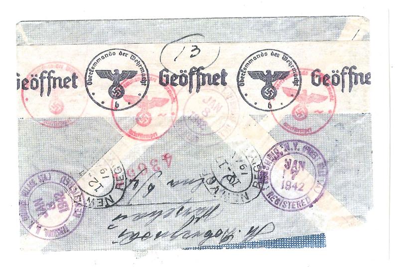 <span><p>Dois versos de envelopes de cartas enviadas a Abraham e Eugenia Rozenfeld com carimbos de v�rias datas entre 1941 e 1942, provenientes de Vars�via e Marselha (possivelmente).</p></span>