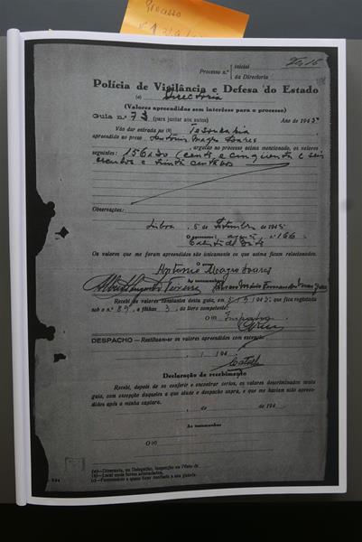 <span><p>Compila��o de documentos sobre o pai, Fernando Valverde (processos da pris�o, 1947 e 1967). Os documentos originais na Torre do Tombo.</p></span>