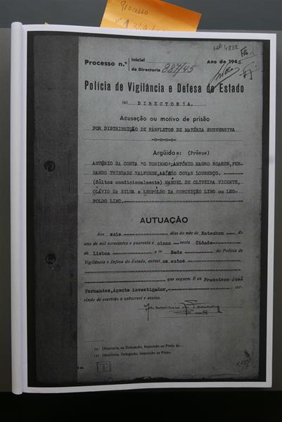 <span><p>Compila��o de documentos sobre o pai, Fernando Valverde (processos da pris�o, 1947 e 1967). Os documentos originais na Torre do Tombo.</p></span>