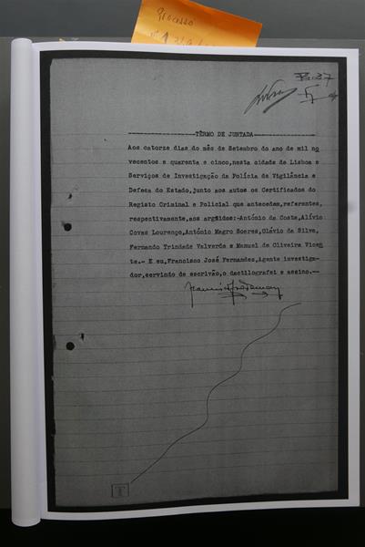 <span><p>Compila��o de documentos sobre o pai, Fernando Valverde (processos da pris�o, 1947 e 1967). Os documentos originais na Torre do Tombo.</p></span>