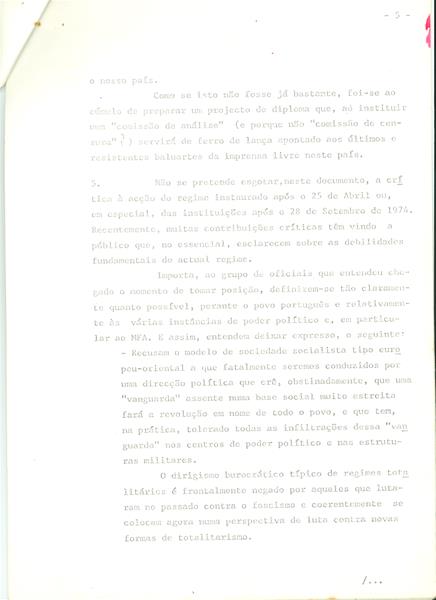 <span><p>Documento dos nove de 7 de Agosto de 1975. Documentos originais. Este documentos tem um despacho assinado por Vargas Cardoso, Secret�rio do Conselho da Revolu��o.</p></span>