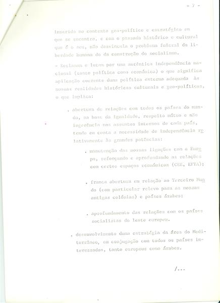 <span><p>Documento dos nove de 7 de Agosto de 1975. Documentos originais. Este documentos tem um despacho assinado por Vargas Cardoso, Secret�rio do Conselho da Revolu��o.</p></span>