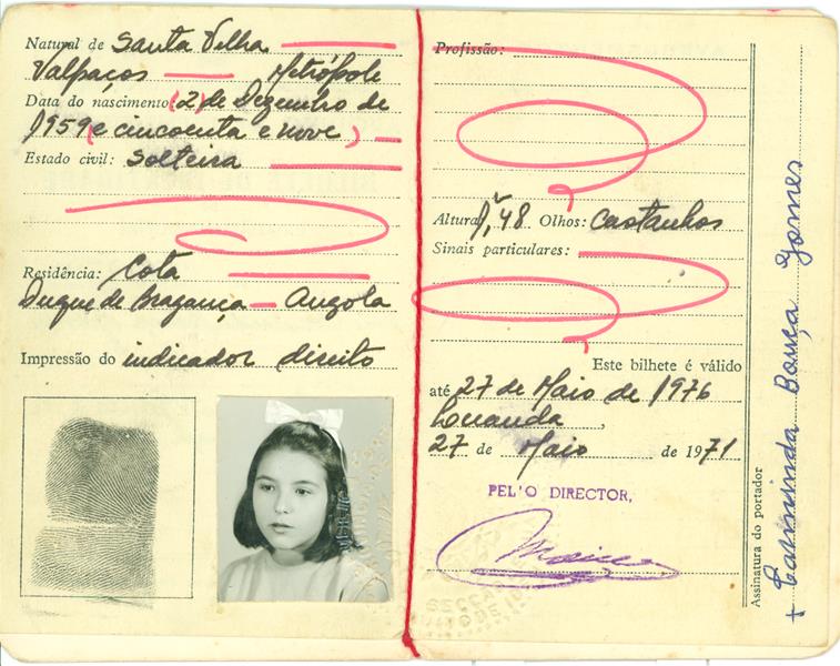 <span><p>Documentos de autoriza��o de resid�ncia de Carminda Em�dio.</p></span>