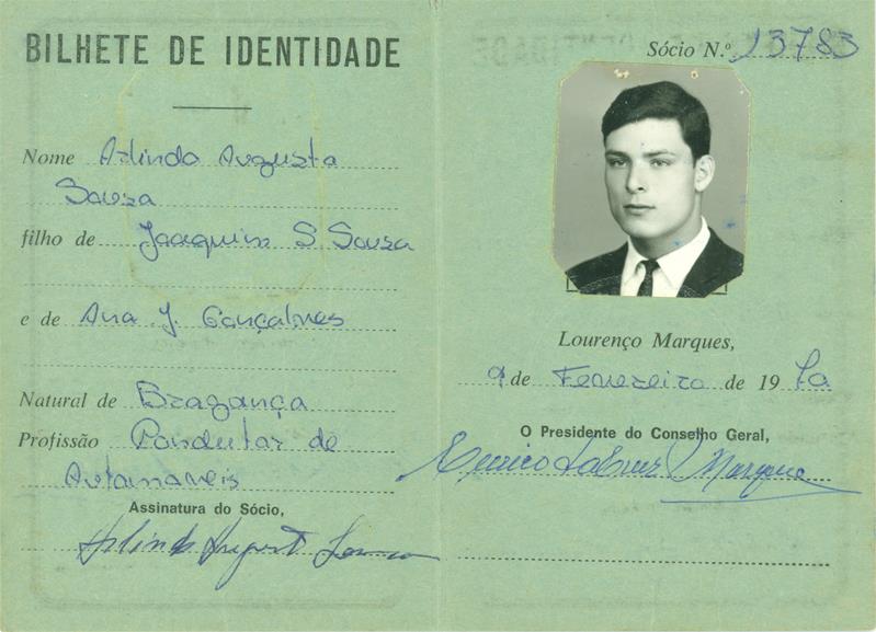 <span><p>Caderneta e bilhete de identidade.</p></span>