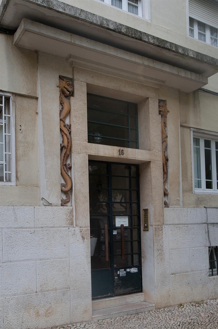<span><p>Pr�dio da Avenida Ressano Garcia n� 16</p></span>