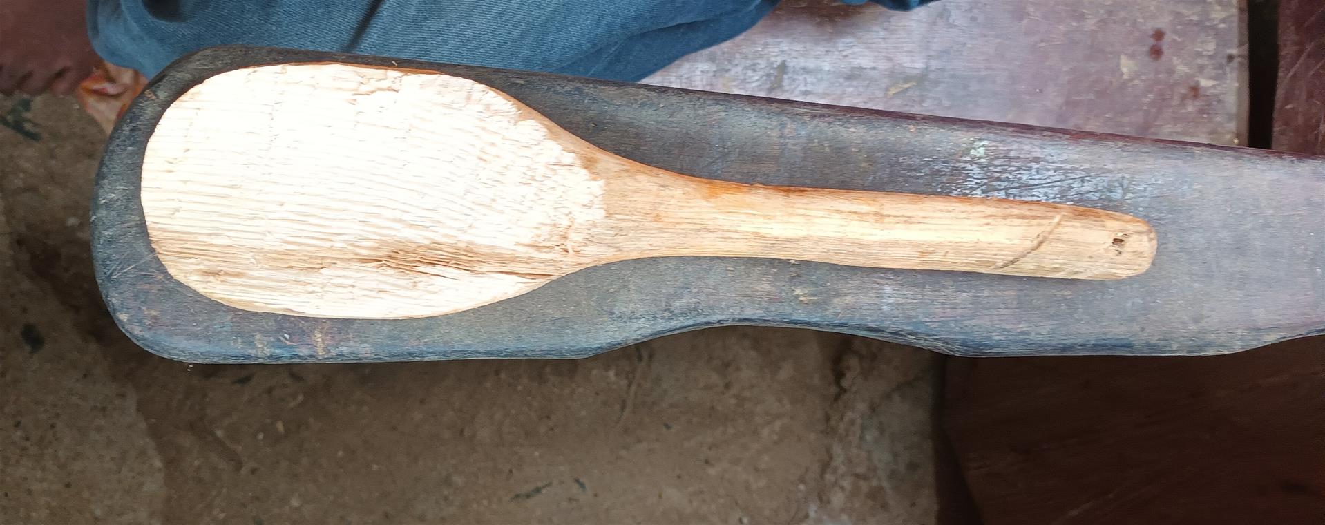 <span><p>Colheres de pau.</p></span>