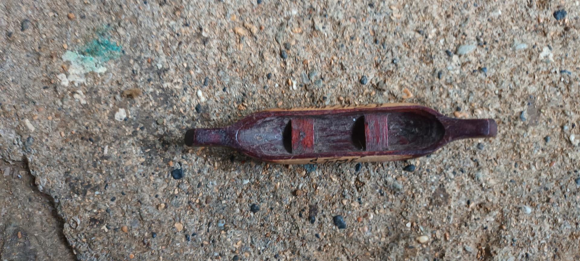 <span><p>Canoas esculpidas em madeira.</p></span>