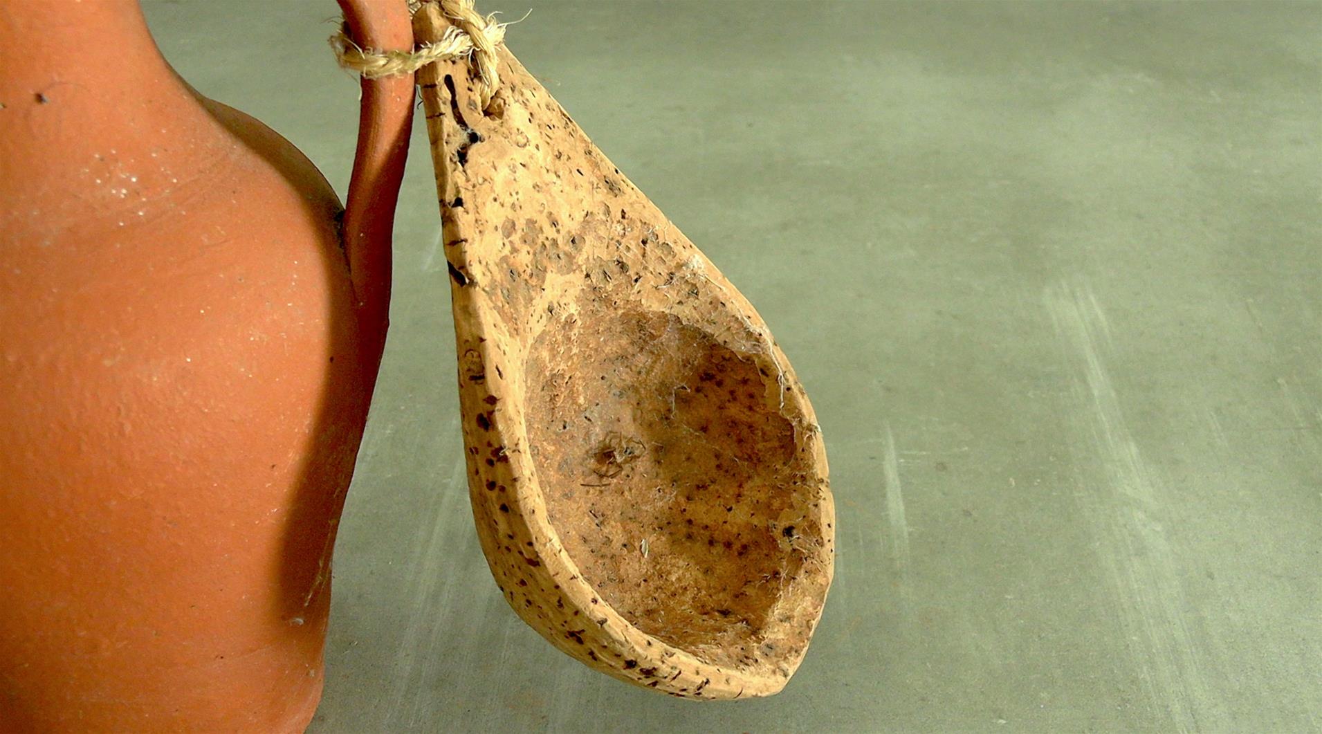 <span><p>C�ntaro e colher de corti�a</p></span>