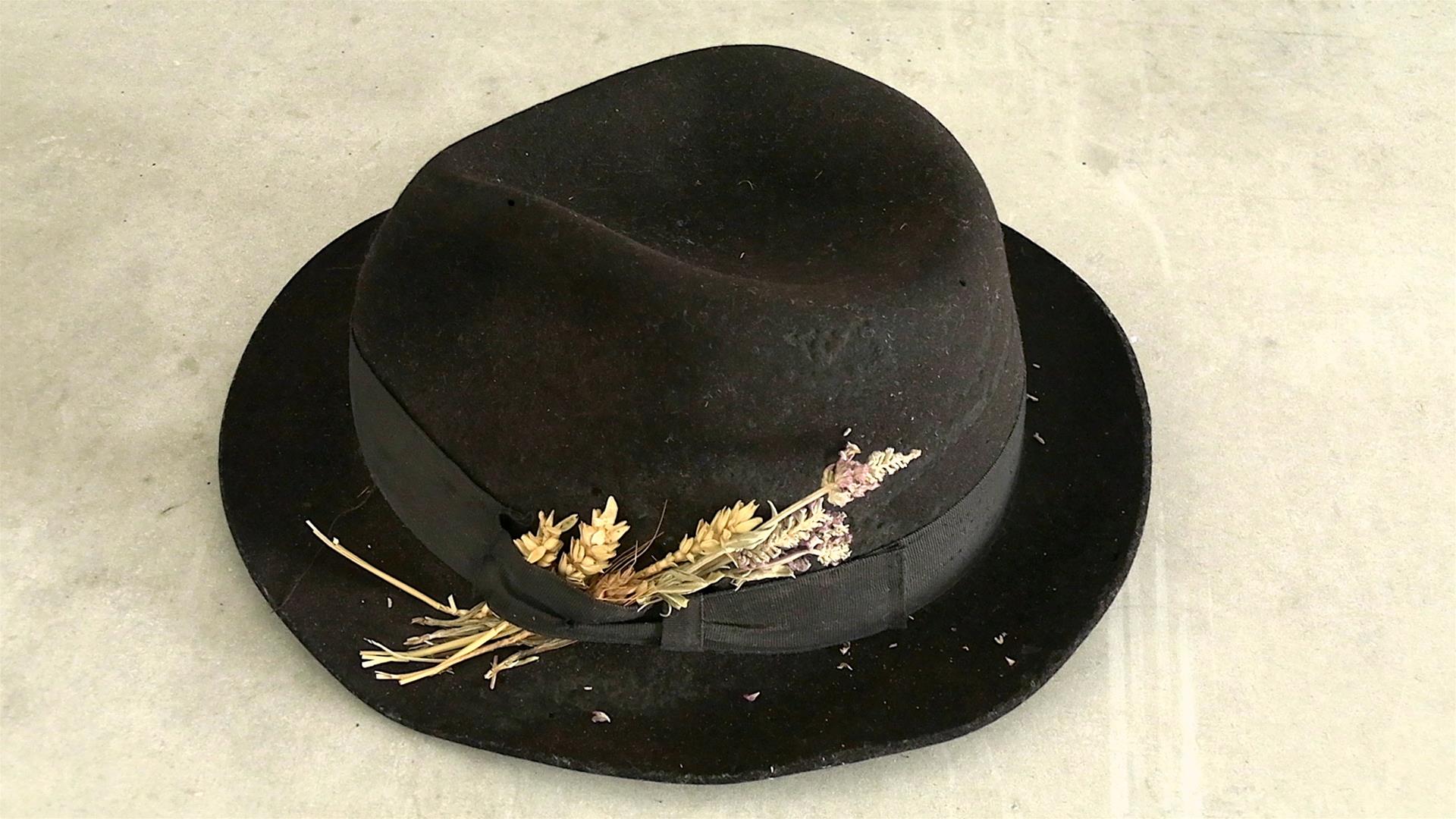 <span><p>Chap�u</p></span>