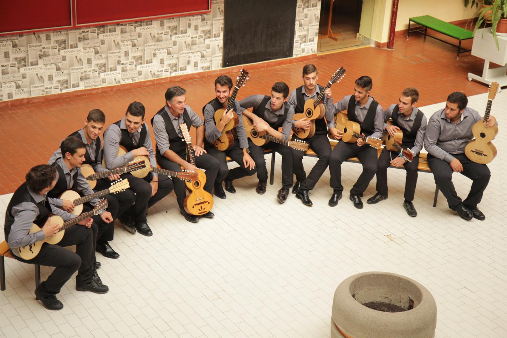 <span><p>Mo�os d'uma Cana</p></span>