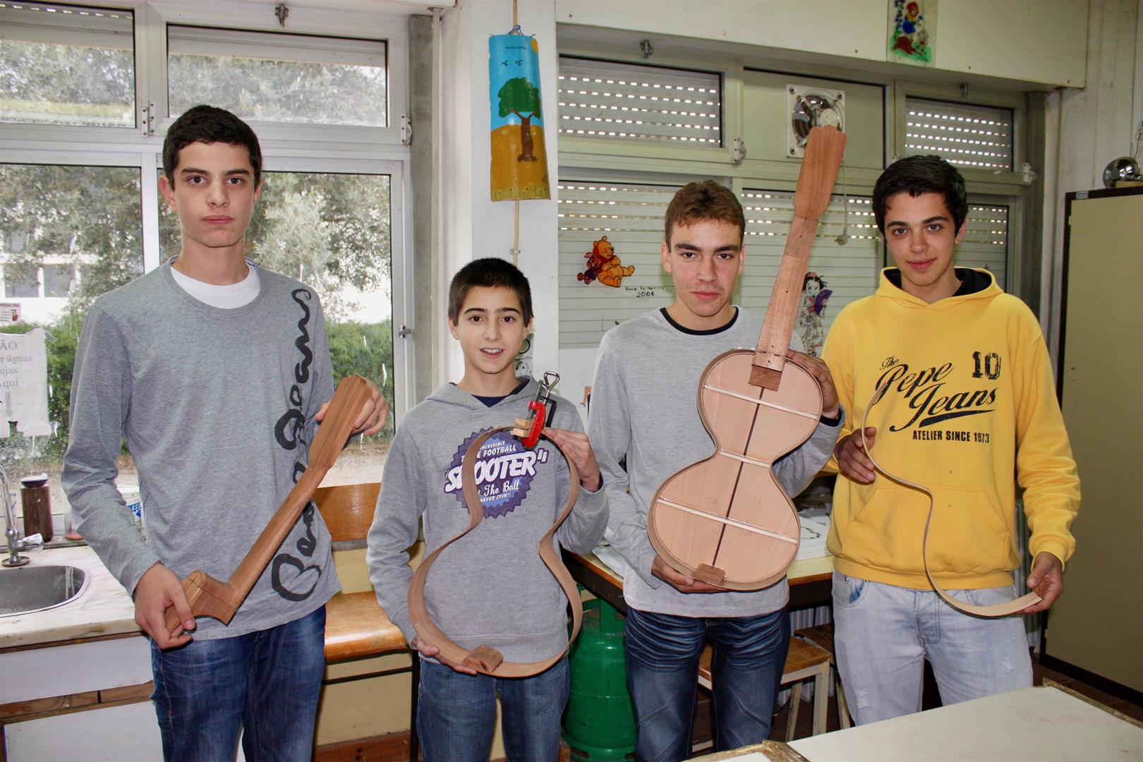 <span><p>Oficina de constru��o da Viola Campani�a</p></span>