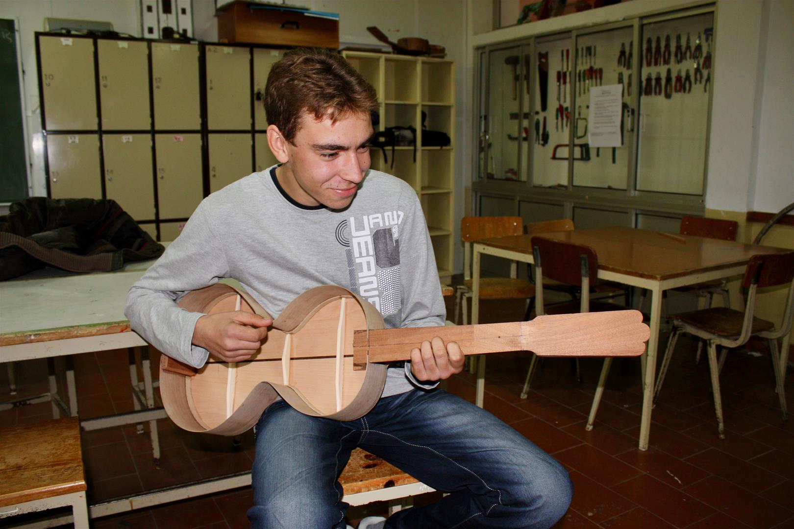 <span><p>Oficina de constru��o da Viola Campani�a</p></span>