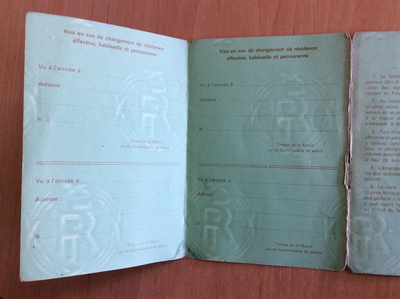 <span><p>Carta de Resid�ncia ? Rep�blica Francesa. Esp�cie de boletim, que se abre em 4 partes, com informa��o relativa a residente em territ�rio franc�s, Albertina dos Santos.</p></span>