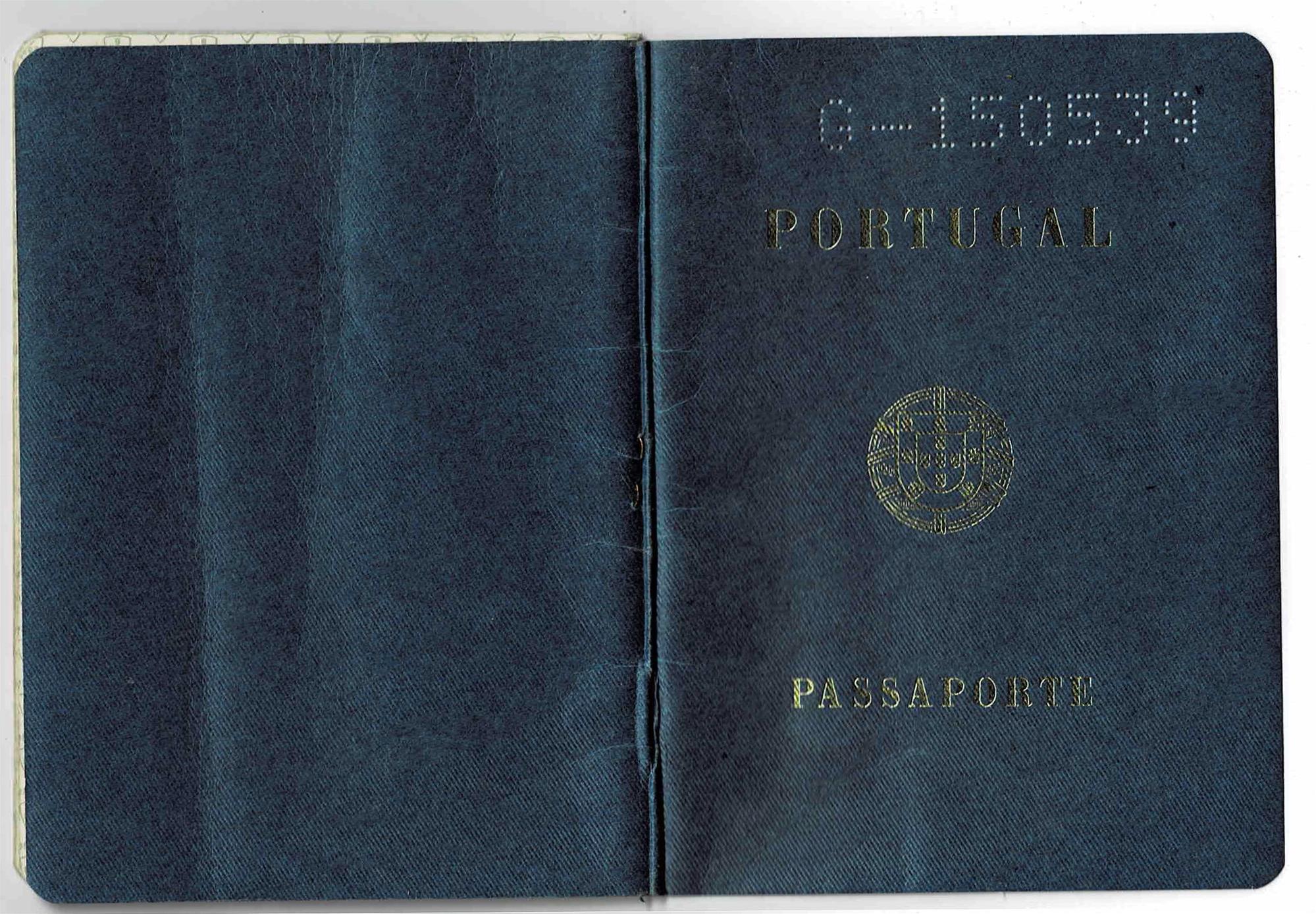 <span><p>Passaporte emitido pelo Consulado de Portugal em Neuss/Rhein, a 21 de outubro de 1976, v�lido at� 20 setembro 1980. Validade do anterior terminou e este teve que ser emitido pelo consulado de Portugal na Alemanha.</p></span>