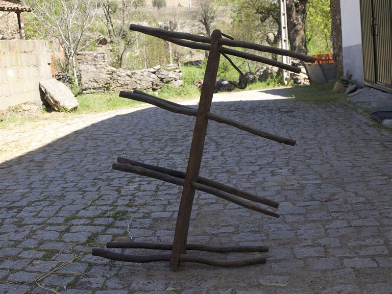 <span><p>Pe�a de madeira para colocar/guardar o p�o depois de cozer</p></span>