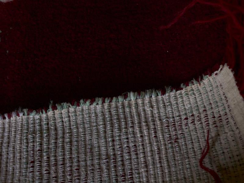 <span><p>Tapete com desenho de cravos</p></span>