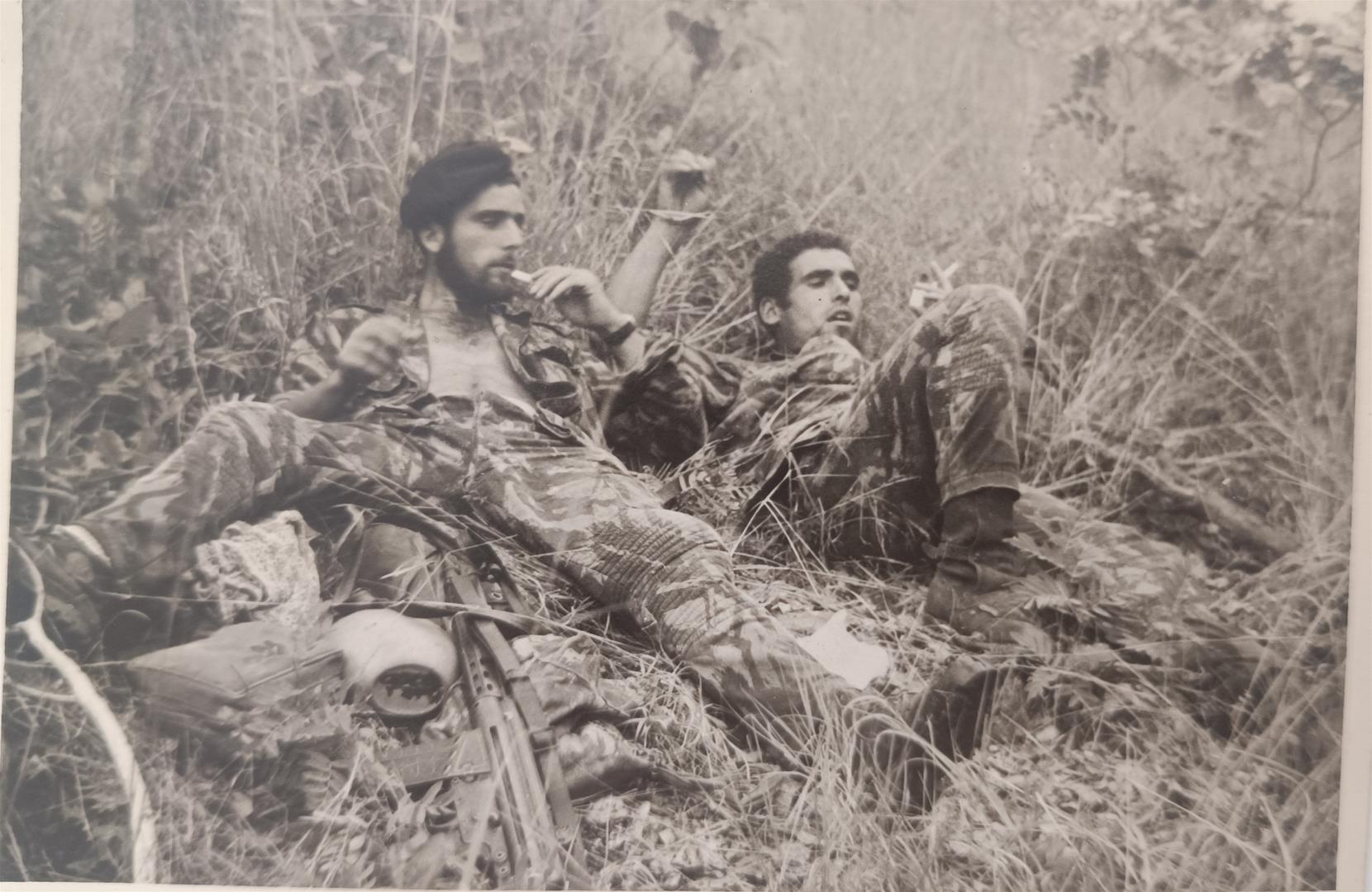 <span><p>Artur e camaradas no "mato", Mo�ambique, 1968</p></span>