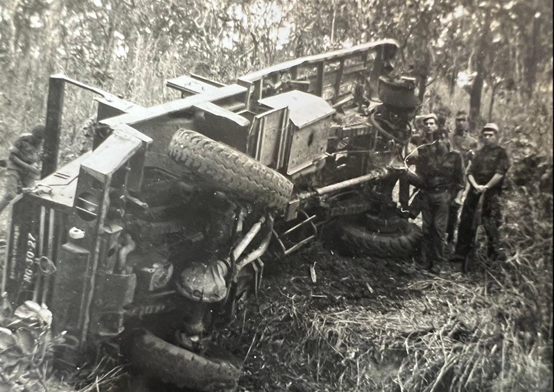 <span><p>Ve�culos Berliet destru�dos, Lunho, Mo�ambique, 1970</p></span>