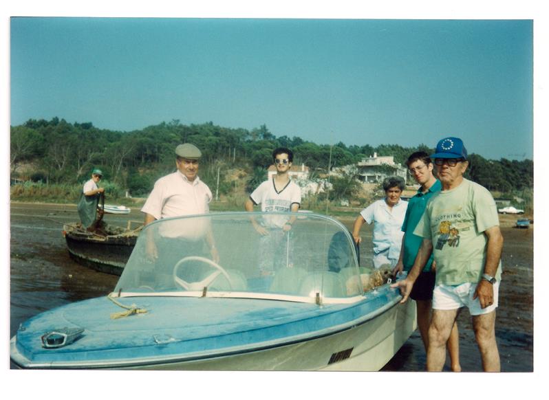<span><p>Passeio no barco com amigos</p></span>